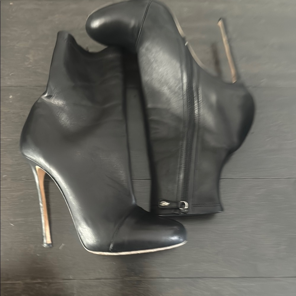 DSQUARED2 Black Heeled Boots Sleek Design